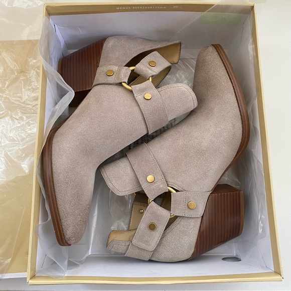 NWB MICHAEL MICHAEL KORS Pamela Suede Ankle Boots - Picture 9 of 9